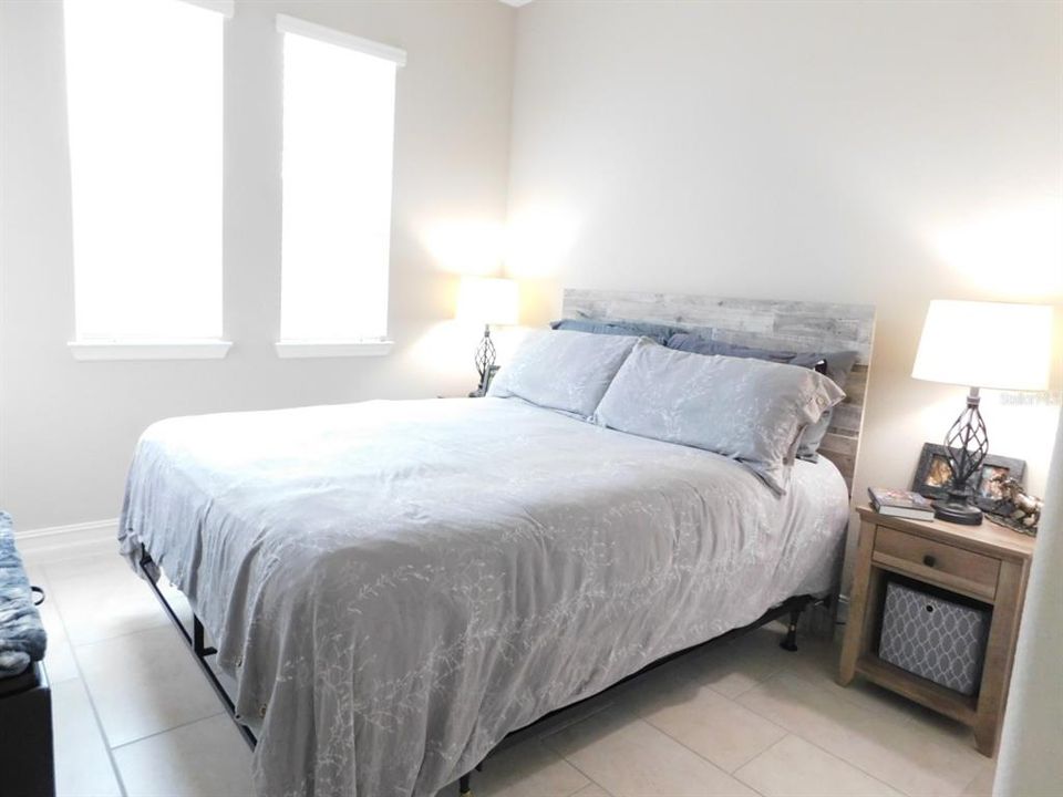 For Sale: $294,000 (2 beds, 2 baths, 1318 Square Feet)