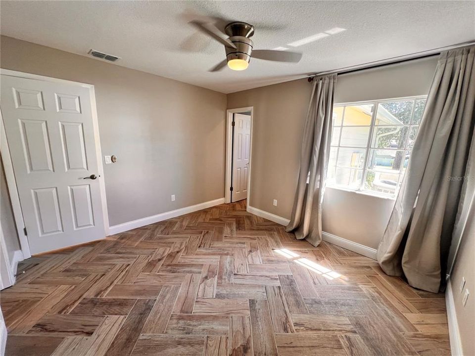 For Rent: $2,275 (3 beds, 2 baths, 1372 Square Feet)