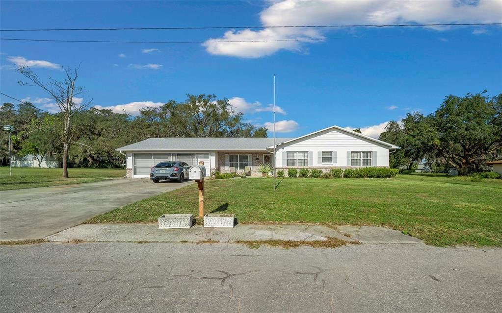 For Sale: $400,000 (4 beds, 2 baths, 2408 Square Feet)