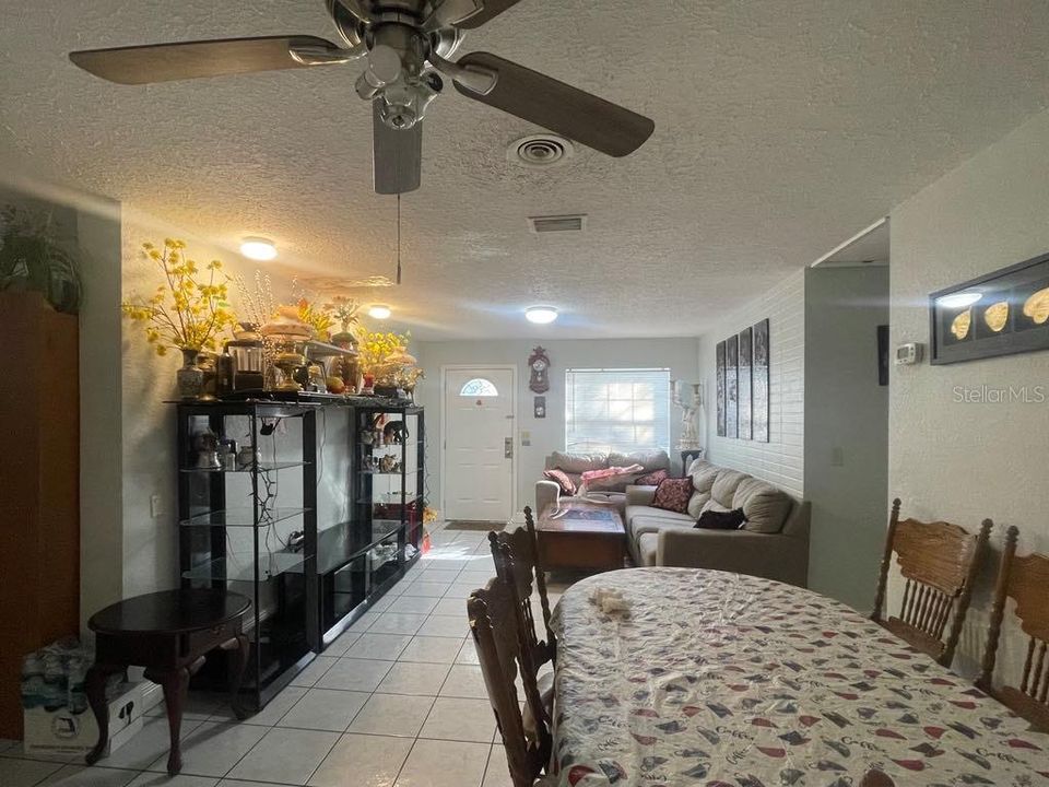 For Sale: $350,000 (4 beds, 2 baths, 968 Square Feet)