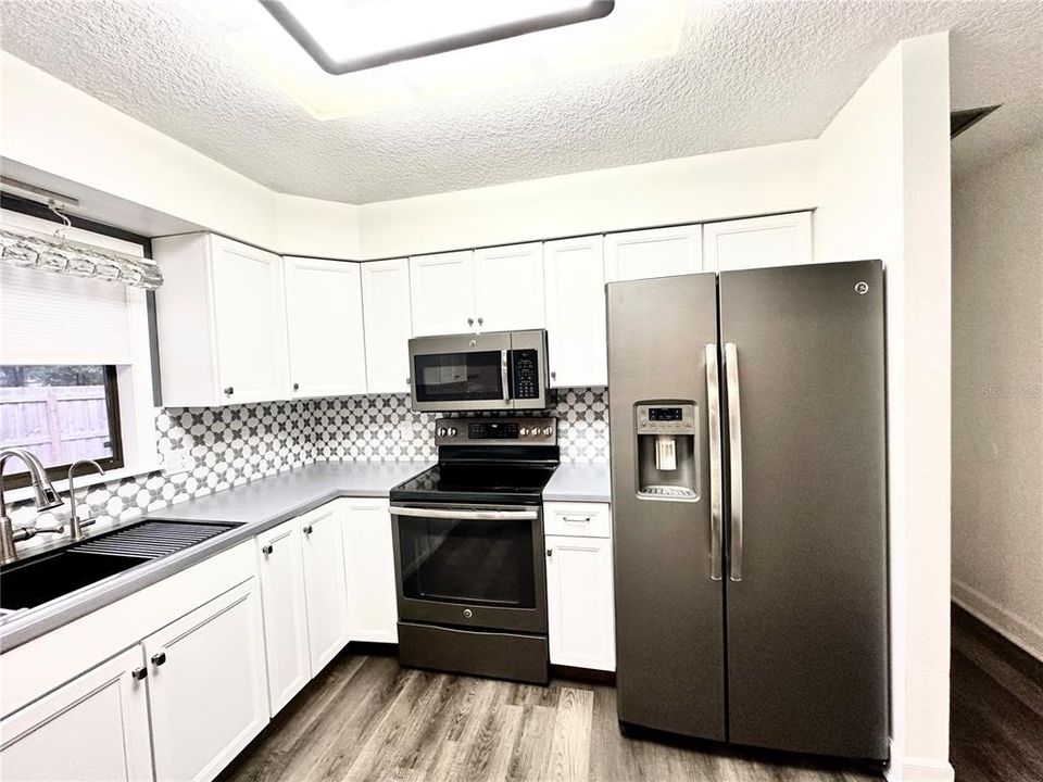 For Rent: $2,899 (3 beds, 2 baths, 1905 Square Feet)