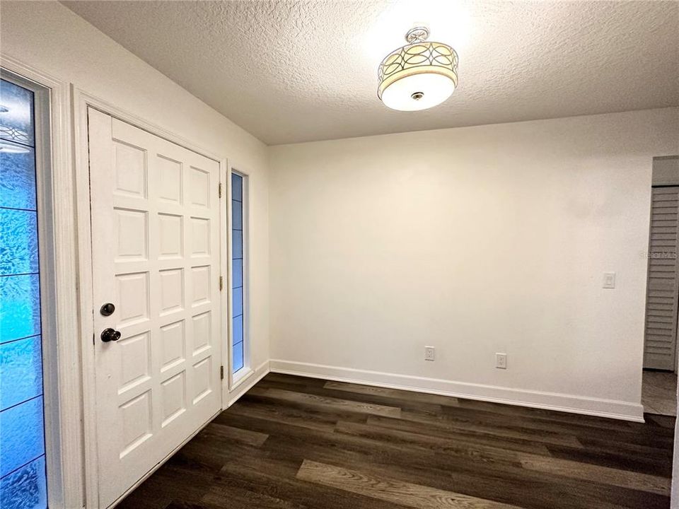 For Rent: $2,899 (3 beds, 2 baths, 1905 Square Feet)