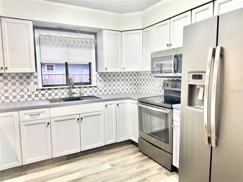 For Rent: $2,899 (3 beds, 2 baths, 1905 Square Feet)