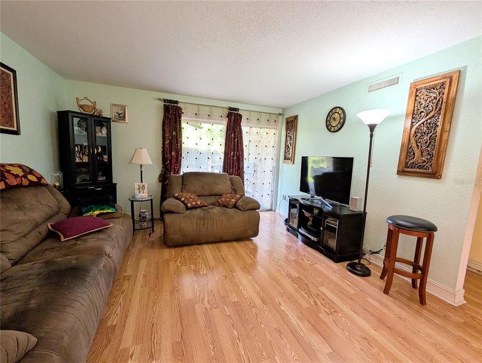 For Sale: $149,900 (2 beds, 2 baths, 1020 Square Feet)