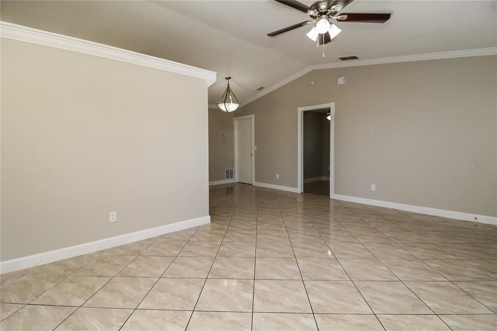 For Rent: $2,170 (3 beds, 2 baths, 1230 Square Feet)