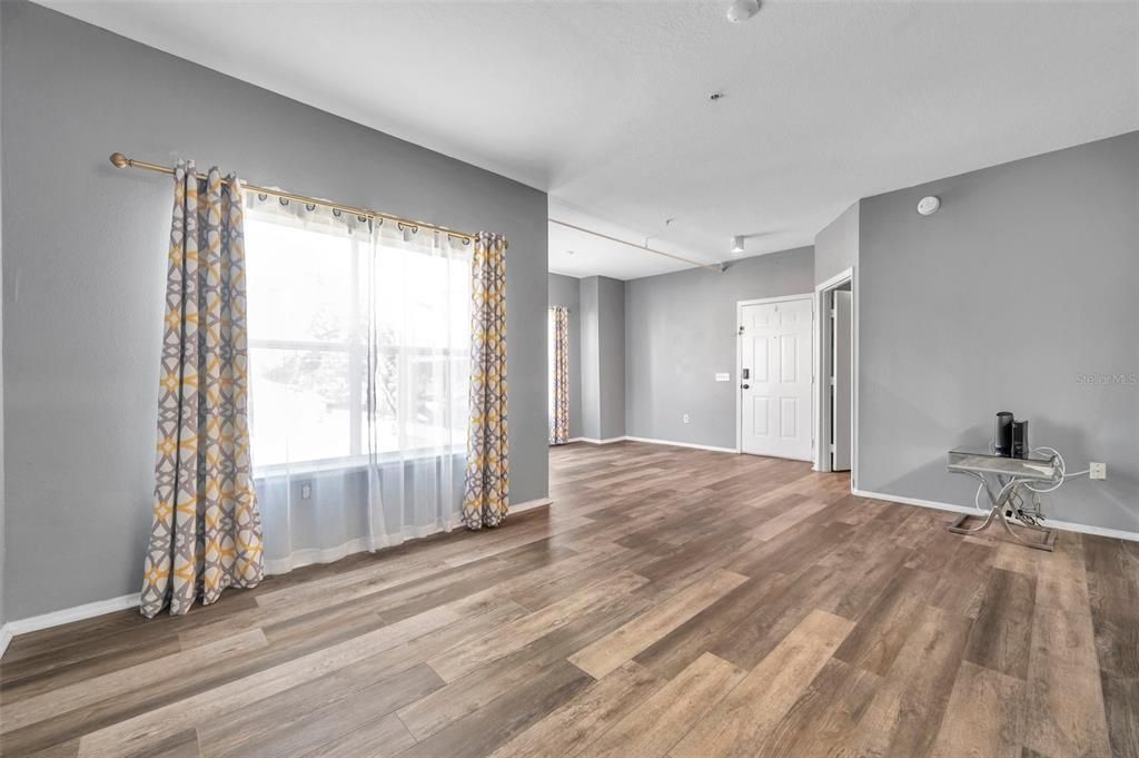 For Sale: $239,000 (1 beds, 1 baths, 672 Square Feet)