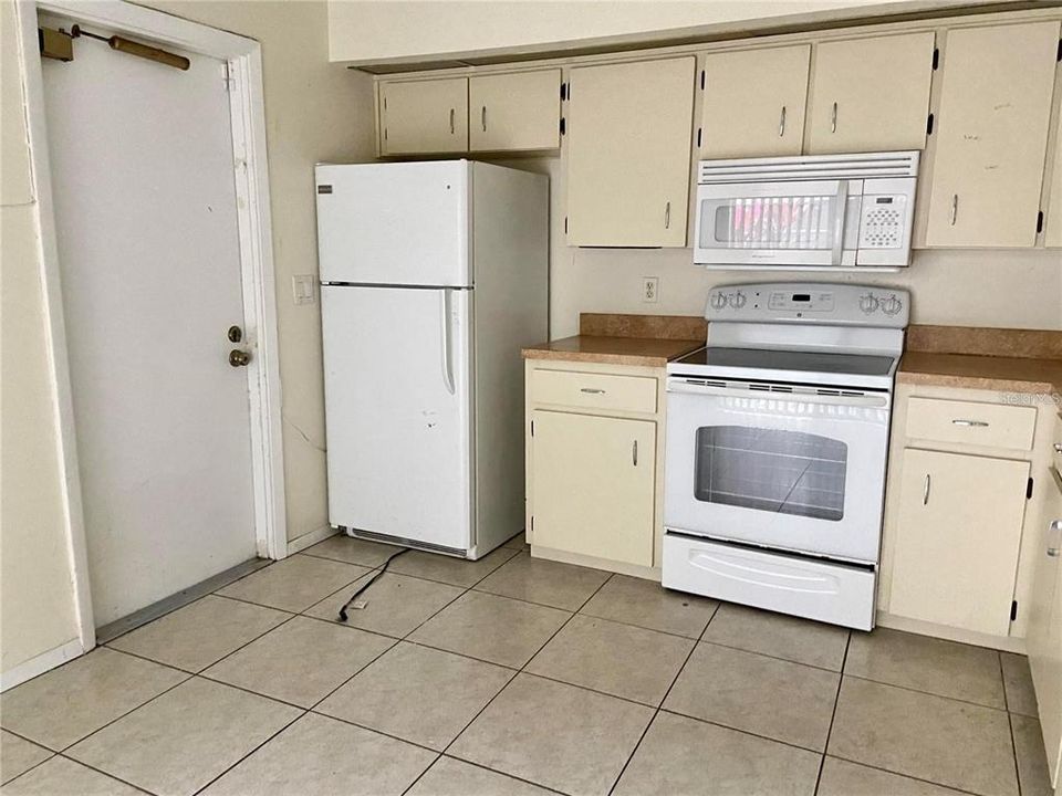 For Rent: $1,450 (2 beds, 1 baths, 1061 Square Feet)