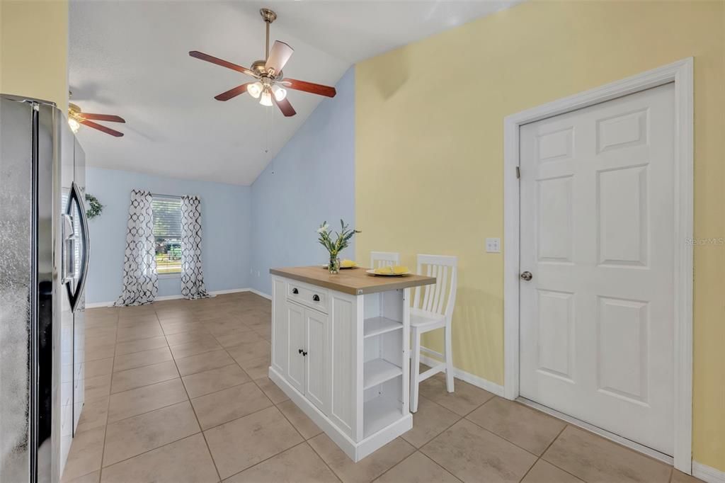 For Sale: $268,900 (2 beds, 2 baths, 1062 Square Feet)