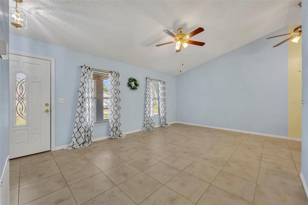 For Sale: $268,900 (2 beds, 2 baths, 1062 Square Feet)