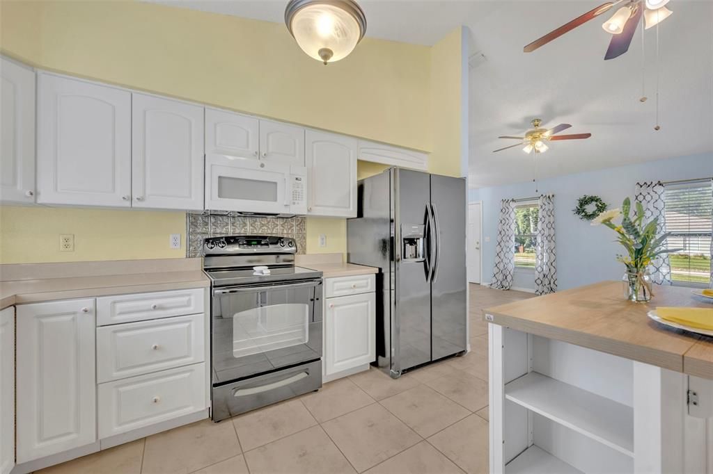 For Sale: $268,900 (2 beds, 2 baths, 1062 Square Feet)