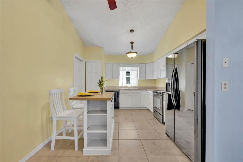 For Sale: $268,900 (2 beds, 2 baths, 1062 Square Feet)