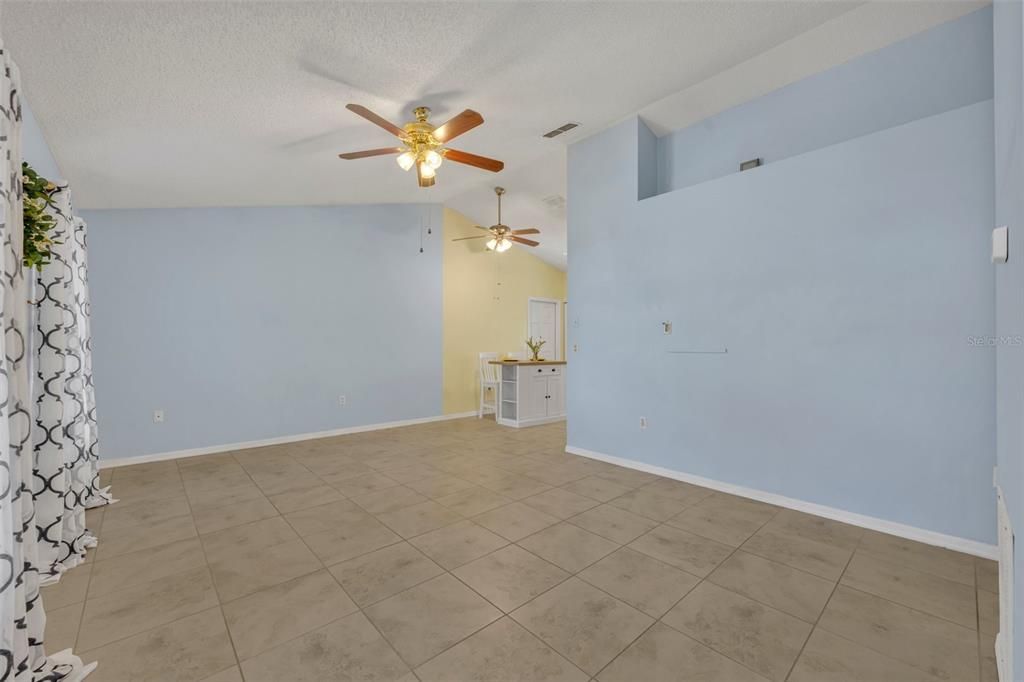 For Sale: $268,900 (2 beds, 2 baths, 1062 Square Feet)