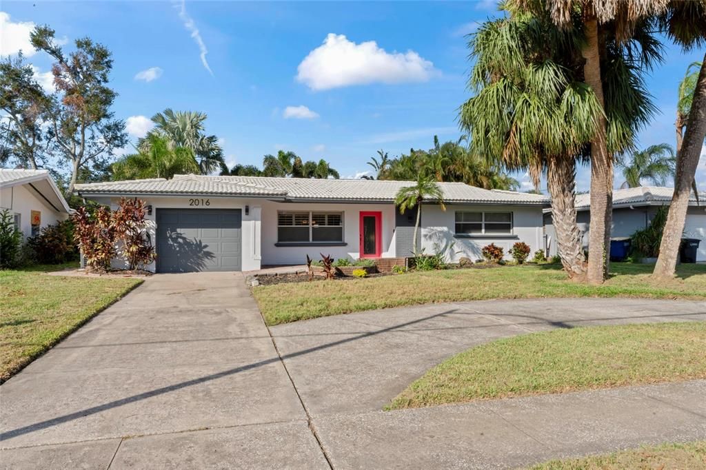 Active With Contract: $429,000 (2 beds, 2 baths, 1321 Square Feet)