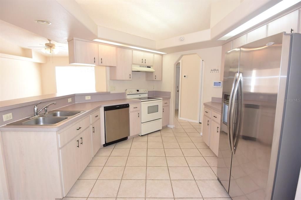 For Sale: $299,900 (3 beds, 2 baths, 1348 Square Feet)