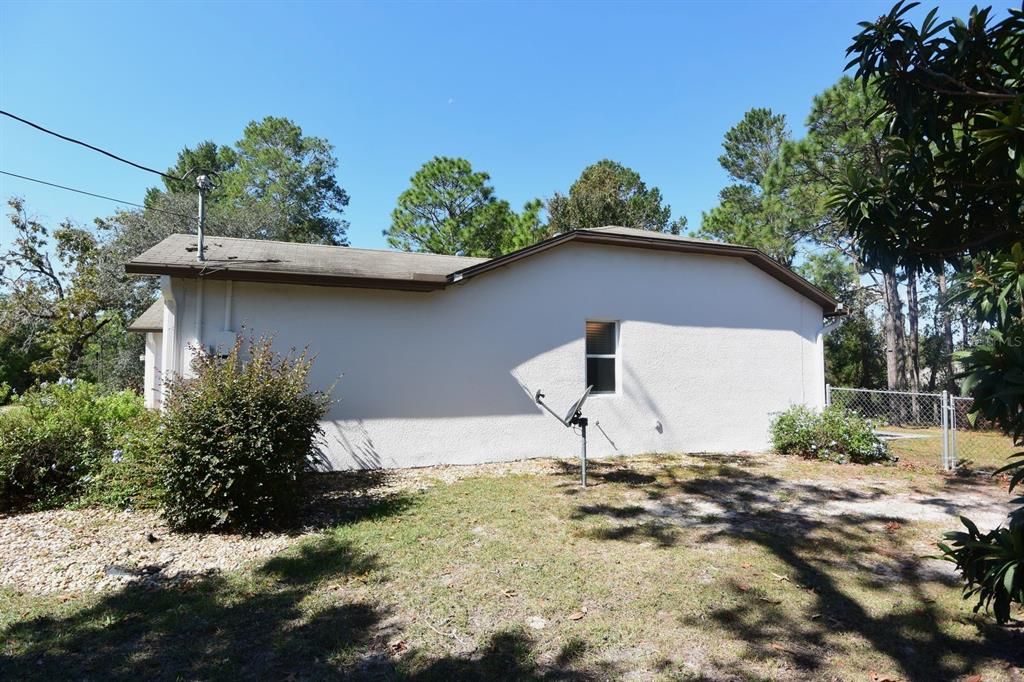 For Sale: $299,900 (3 beds, 2 baths, 1348 Square Feet)