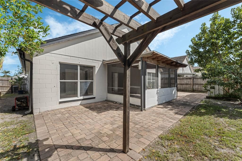 For Sale: $374,000 (4 beds, 2 baths, 1392 Square Feet)