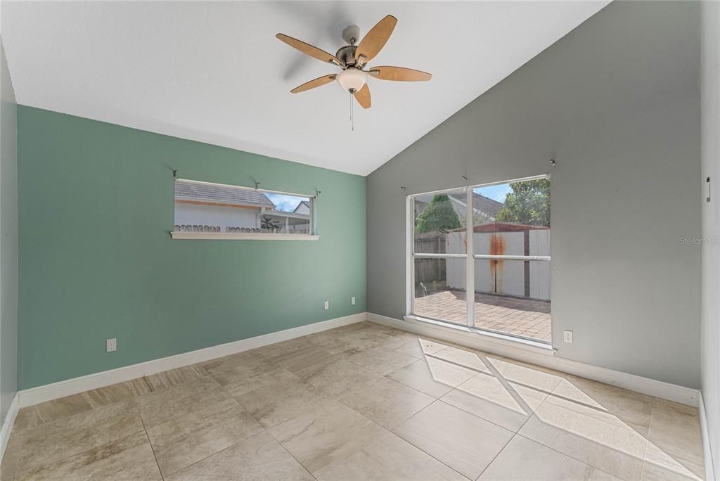 For Sale: $374,000 (4 beds, 2 baths, 1392 Square Feet)