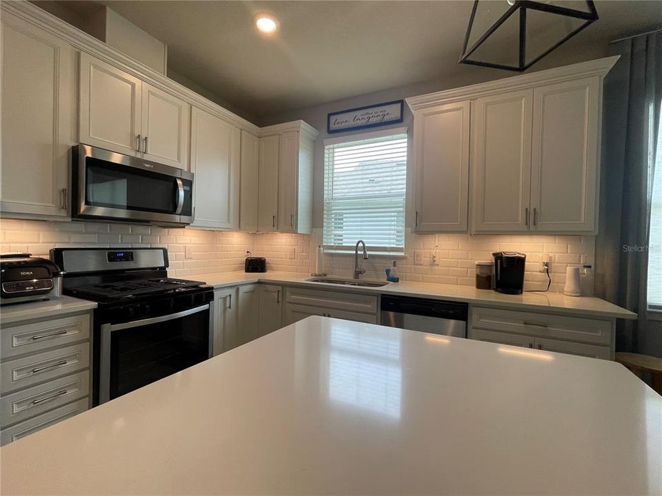 For Sale: $438,900 (3 beds, 2 baths, 1584 Square Feet)