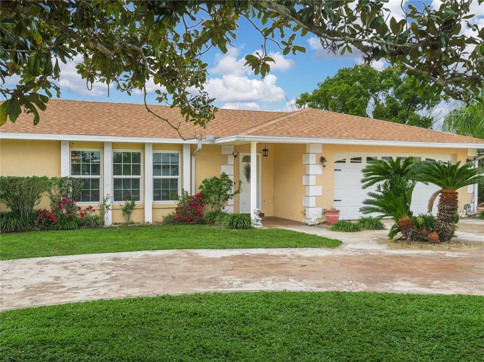 For Sale: $349,900 (3 beds, 3 baths, 1789 Square Feet)