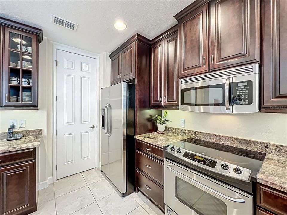 For Sale: $449,000 (3 beds, 3 baths, 2295 Square Feet)