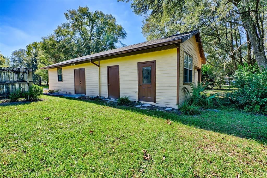 detached garage/workshop with storage rooms