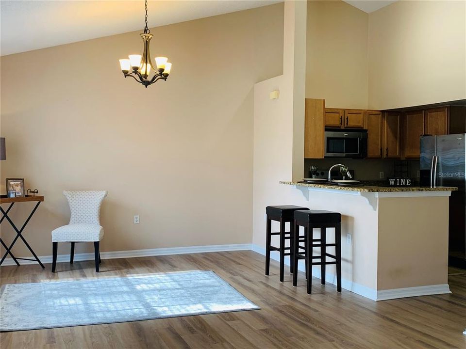 For Sale: $272,500 (2 beds, 2 baths, 1250 Square Feet)