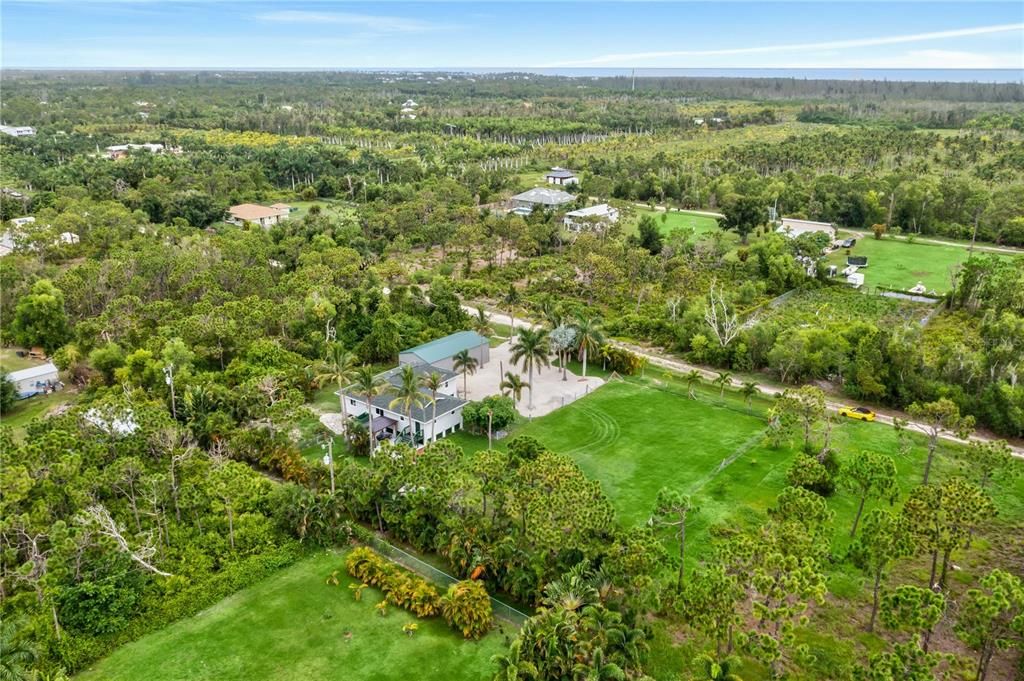 Close to the Marinas - Four Winns, Safety Harbor, Pineland and Bocilla - easy access via ferries out to the many islands that surround this perfect retreat!