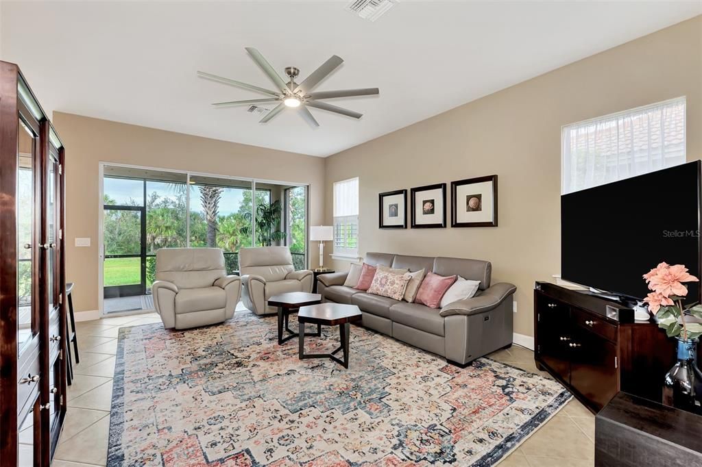 Active With Contract: $348,900 (2 beds, 2 baths, 1557 Square Feet)