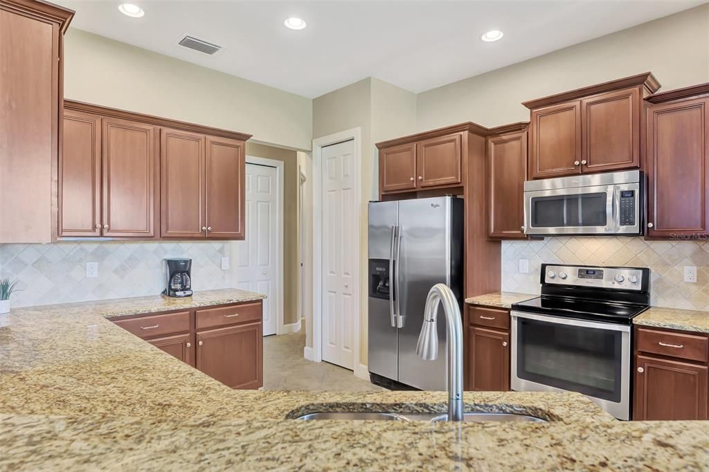 Active With Contract: $348,900 (2 beds, 2 baths, 1557 Square Feet)