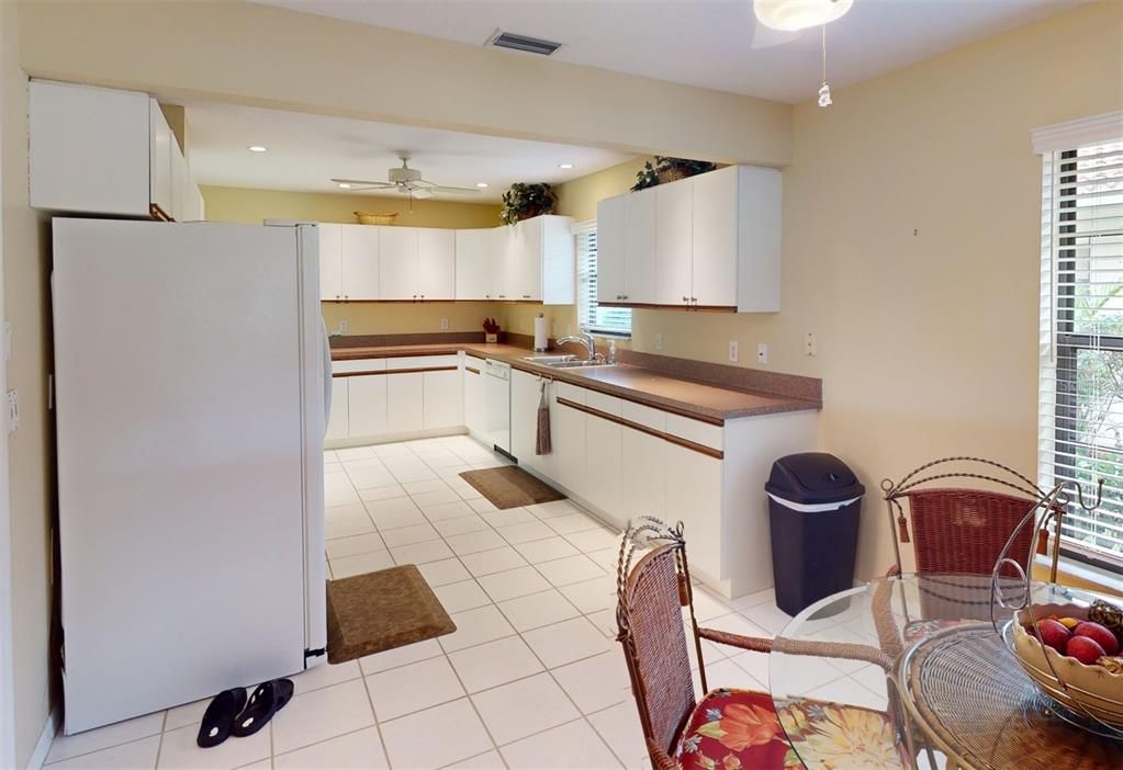 For Sale: $279,500 (2 beds, 2 baths, 2176 Square Feet)