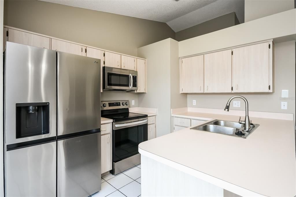 For Rent: $2,295 (3 beds, 2 baths, 1207 Square Feet)