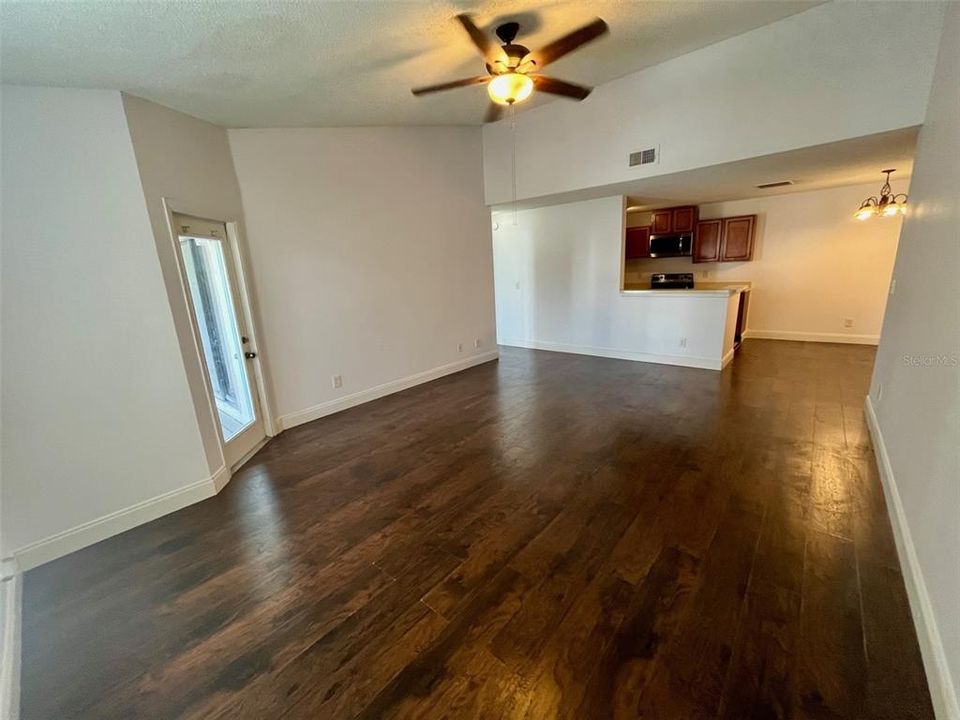 For Sale: $189,000 (2 beds, 2 baths, 1130 Square Feet)