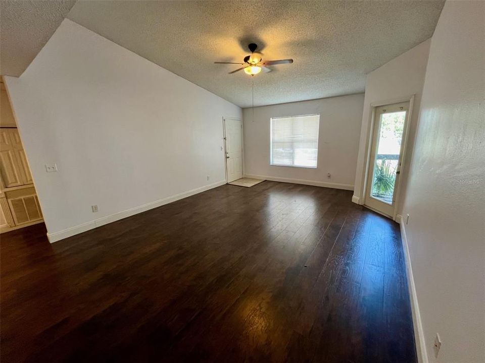 For Sale: $189,000 (2 beds, 2 baths, 1130 Square Feet)