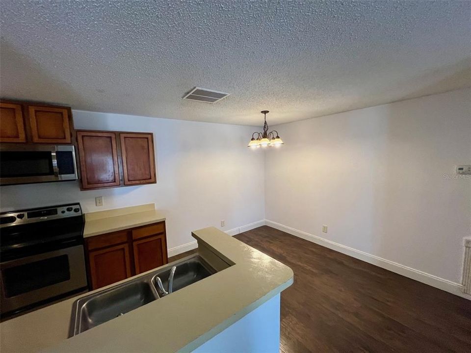 For Sale: $189,000 (2 beds, 2 baths, 1130 Square Feet)