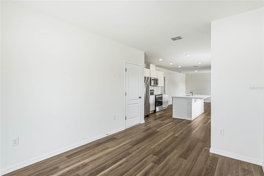 For Sale: $382,990 (3 beds, 2 baths, 1571 Square Feet)