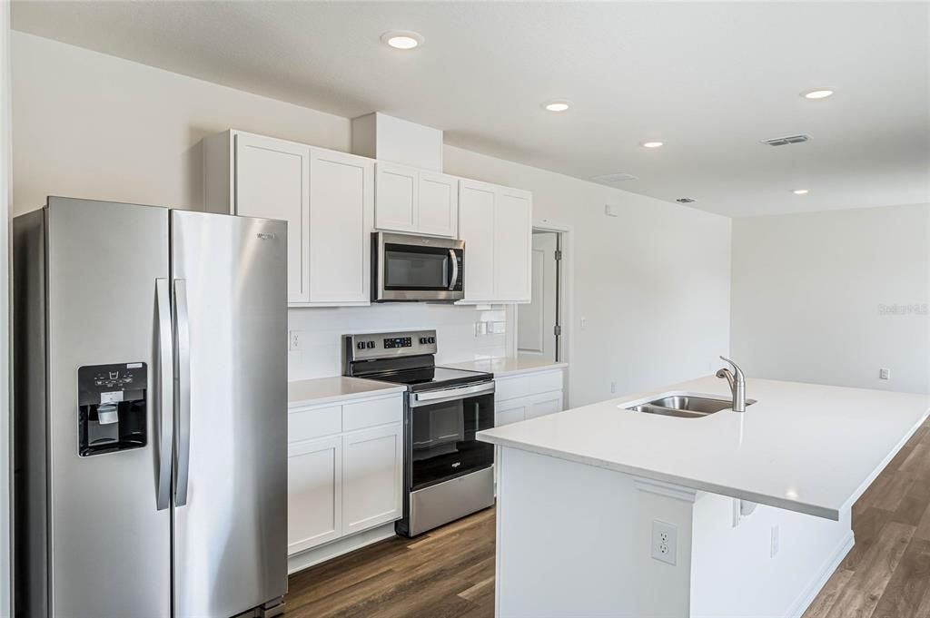 For Sale: $382,990 (3 beds, 2 baths, 1571 Square Feet)