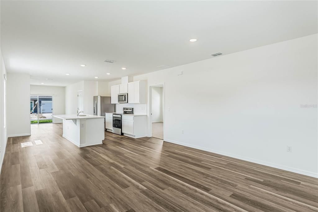 For Sale: $382,990 (3 beds, 2 baths, 1571 Square Feet)