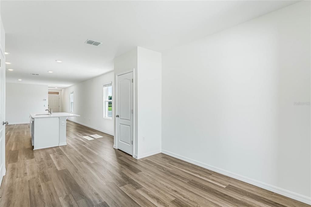 For Sale: $382,990 (3 beds, 2 baths, 1571 Square Feet)