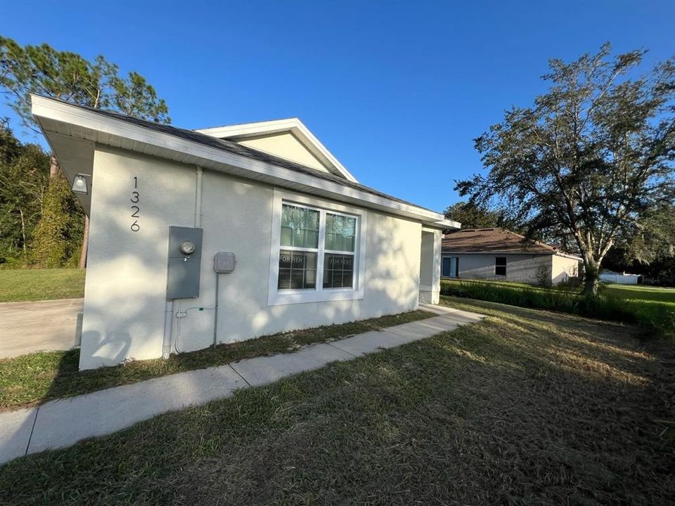 For Rent: $2,150 (4 beds, 2 baths, 1820 Square Feet)