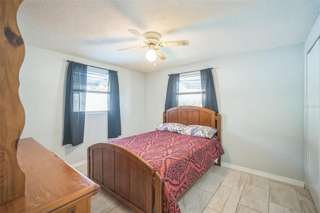 For Sale: $245,000 (3 beds, 1 baths, 953 Square Feet)