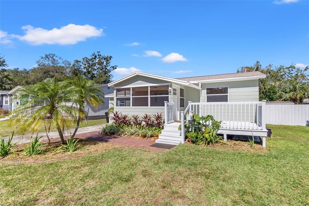 For Sale: $449,900 (3 beds, 2 baths, 1159 Square Feet)