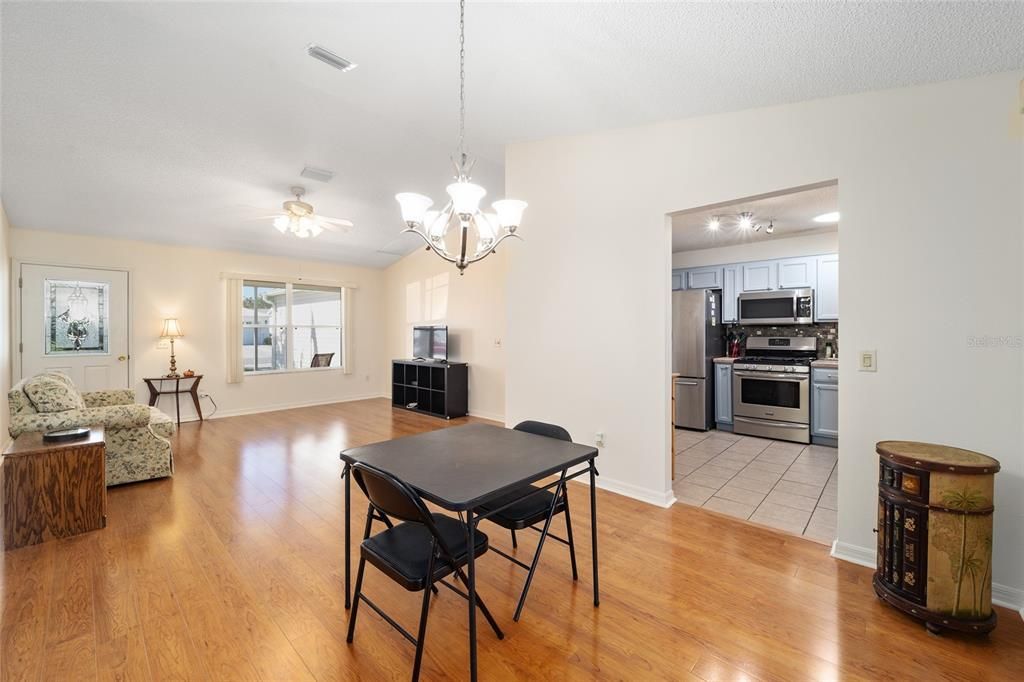 For Sale: $331,700 (3 beds, 2 baths, 1392 Square Feet)