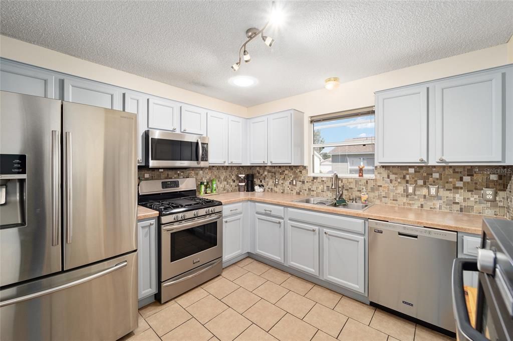 For Sale: $331,700 (3 beds, 2 baths, 1392 Square Feet)