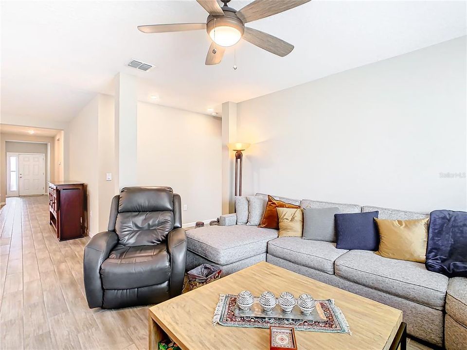 For Sale: $325,000 (4 beds, 2 baths, 1959 Square Feet)