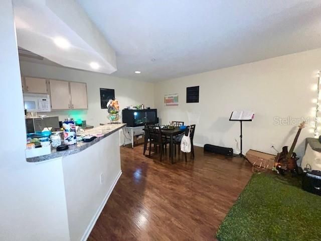 For Rent: $1,450 (1 beds, 1 baths, 750 Square Feet)