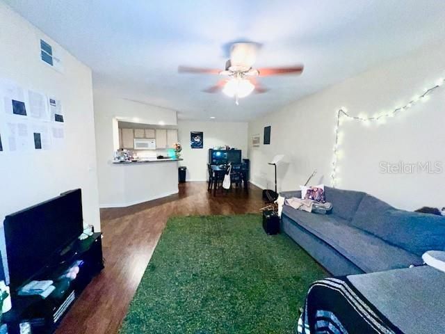 For Rent: $1,450 (1 beds, 1 baths, 750 Square Feet)