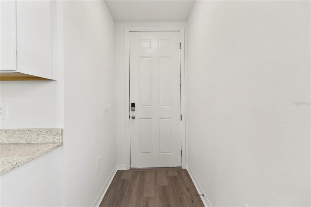 For Rent: $2,600 (3 beds, 2 baths, 1808 Square Feet)