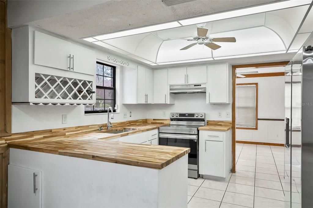 For Sale: $438,000 (3 beds, 2 baths, 2498 Square Feet)