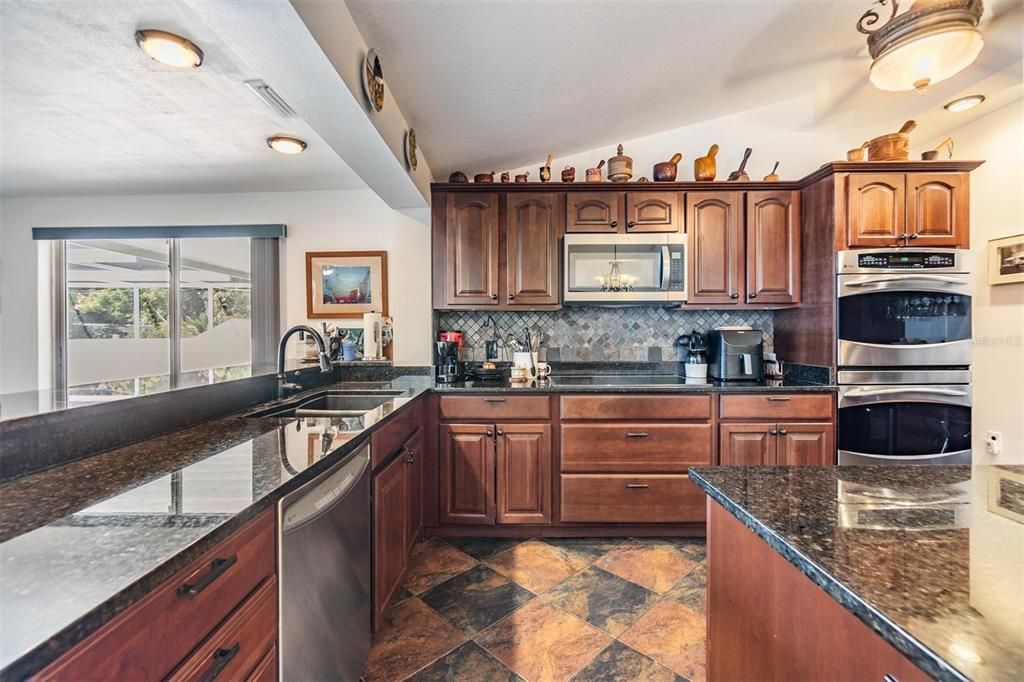 Kitchen overlooking breakfast bar