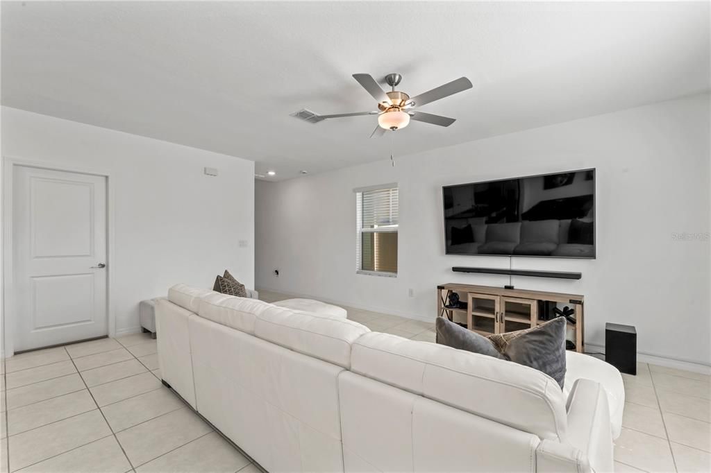 For Sale: $385,000 (4 beds, 2 baths, 1925 Square Feet)